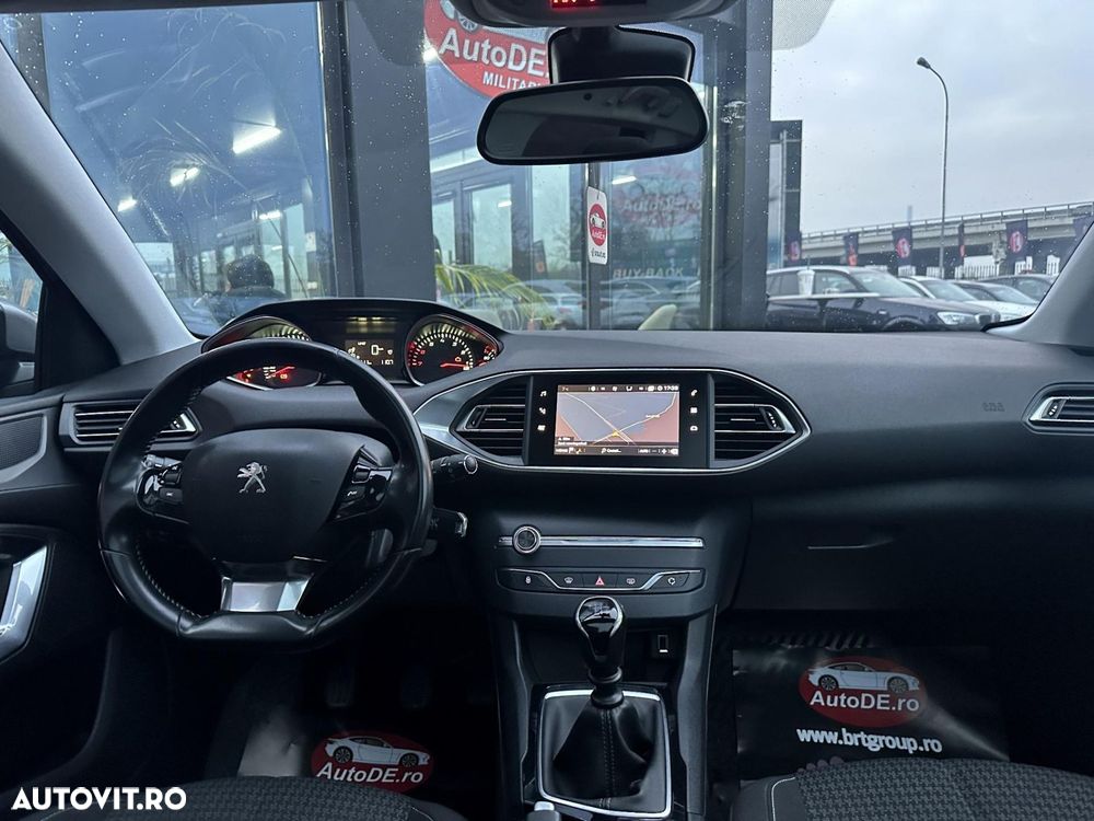 Peugeot 308 - 8