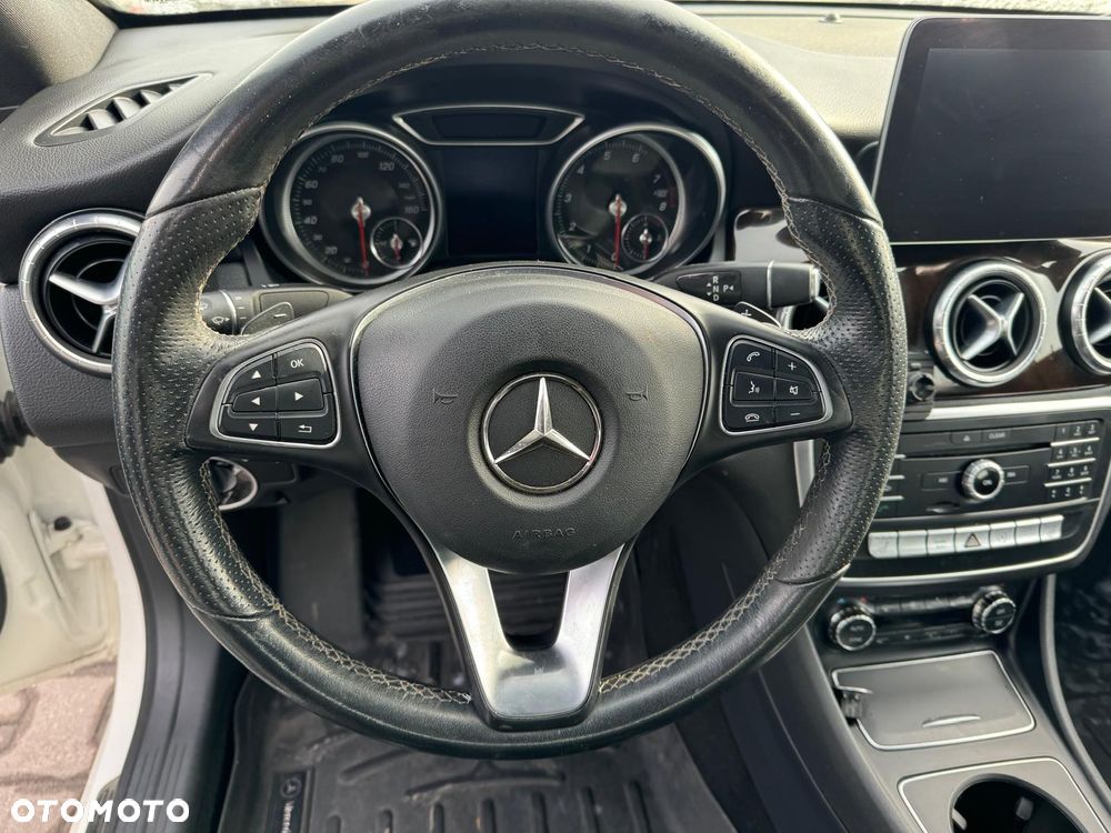 Mercedes-Benz CLA 250 7G-DCT - 14