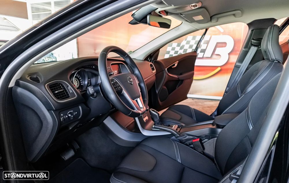 Volvo V40 2.0 D3 Momentum Geartronic — fotografia 9