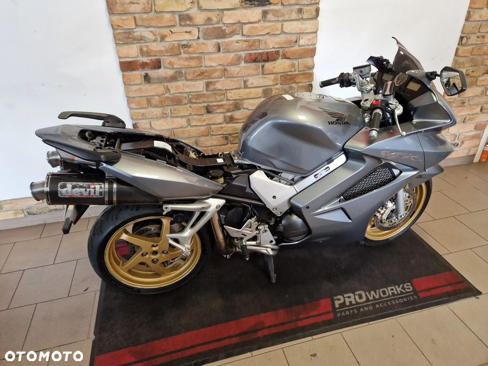 Honda VFR - 31
