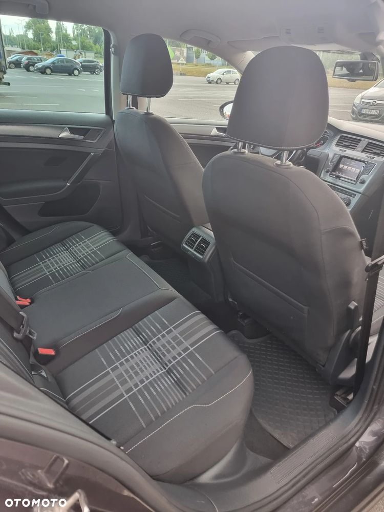 Volkswagen Golf - 11