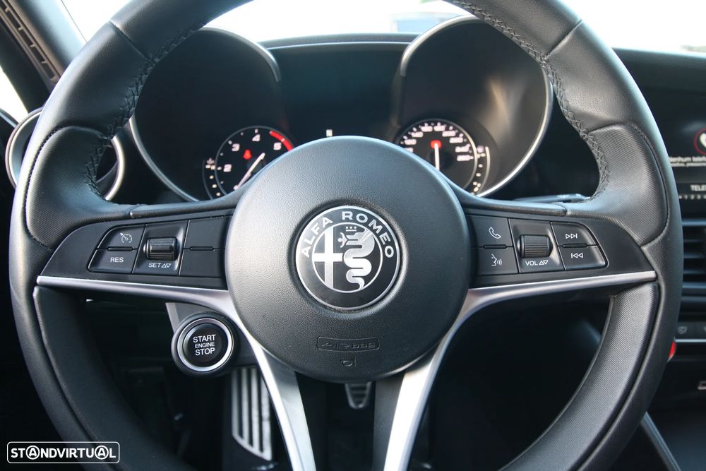 Alfa Romeo Giulia 2.2 D - 24