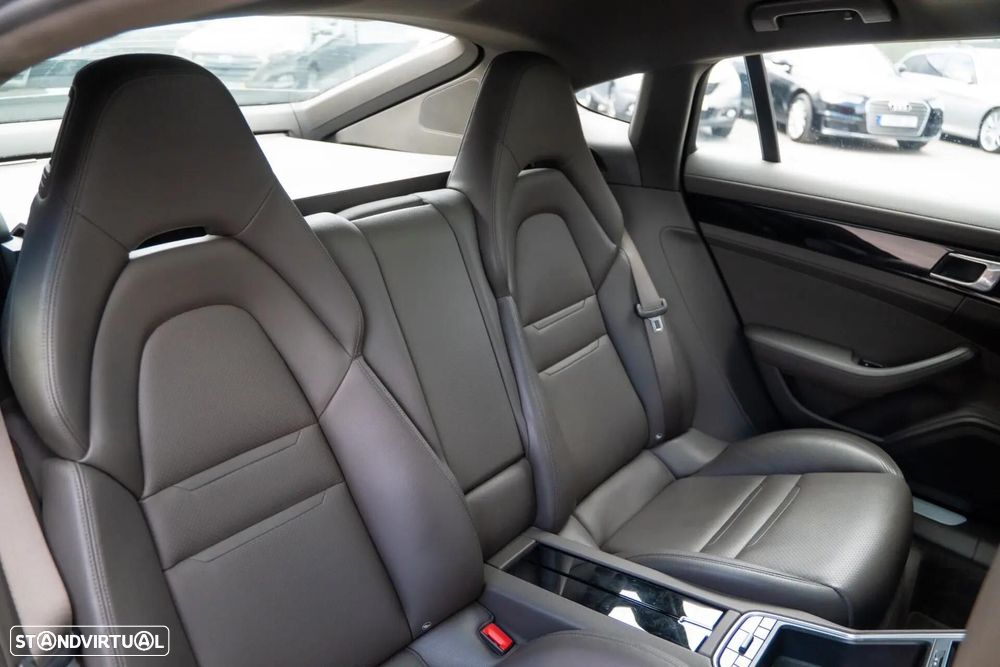 Porsche Panamera 4 E-Hybrid Platinum Edition - 29