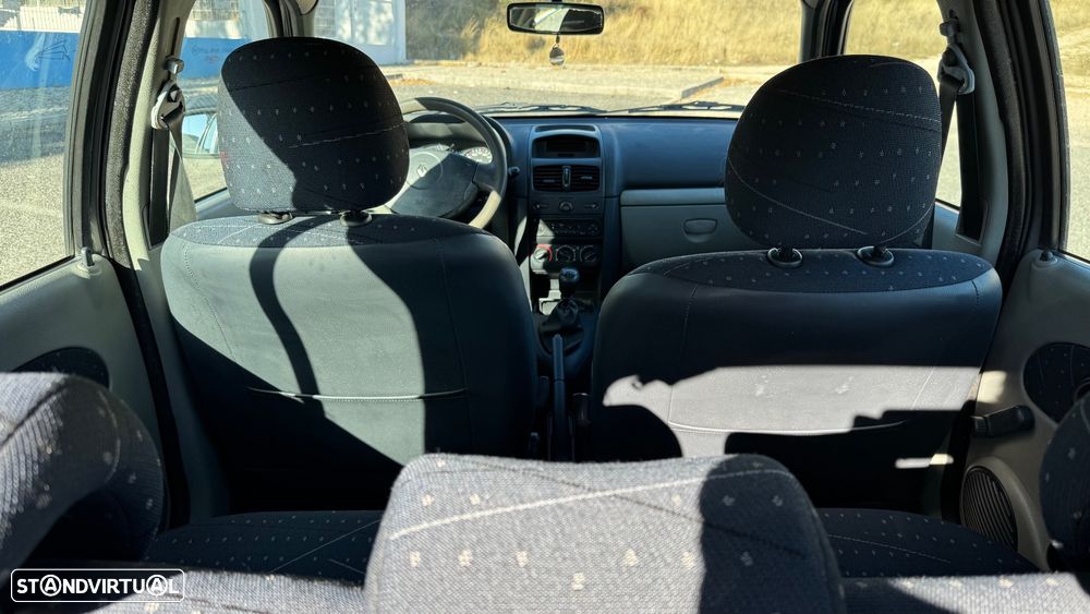 Renault Clio 1.2 16V Expression — fotografia 18