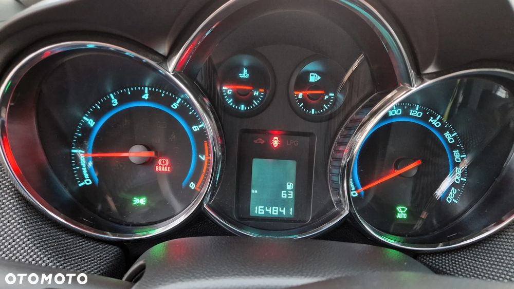 Chevrolet Cruze 1.8 LT+ - 23