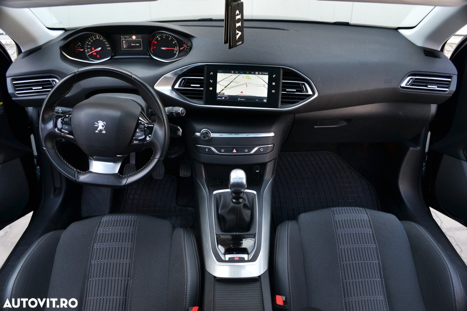 Peugeot 308 1.2 L PureTech Turbo S&S Active - 8