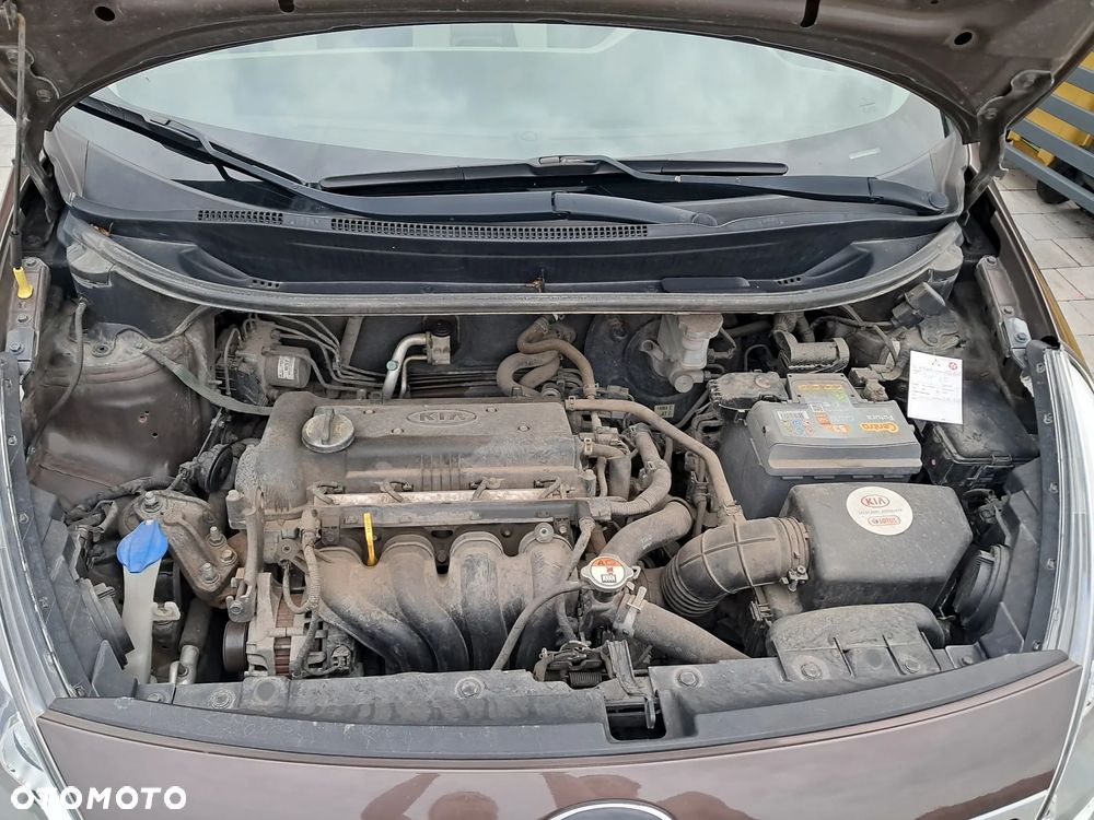 Kia Rio 1.4 L - 8