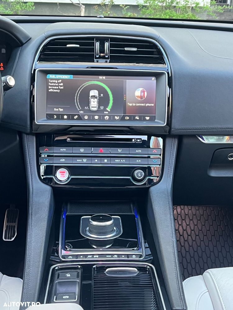 Jaguar F-Pace 30d AWD R-Sport - 24