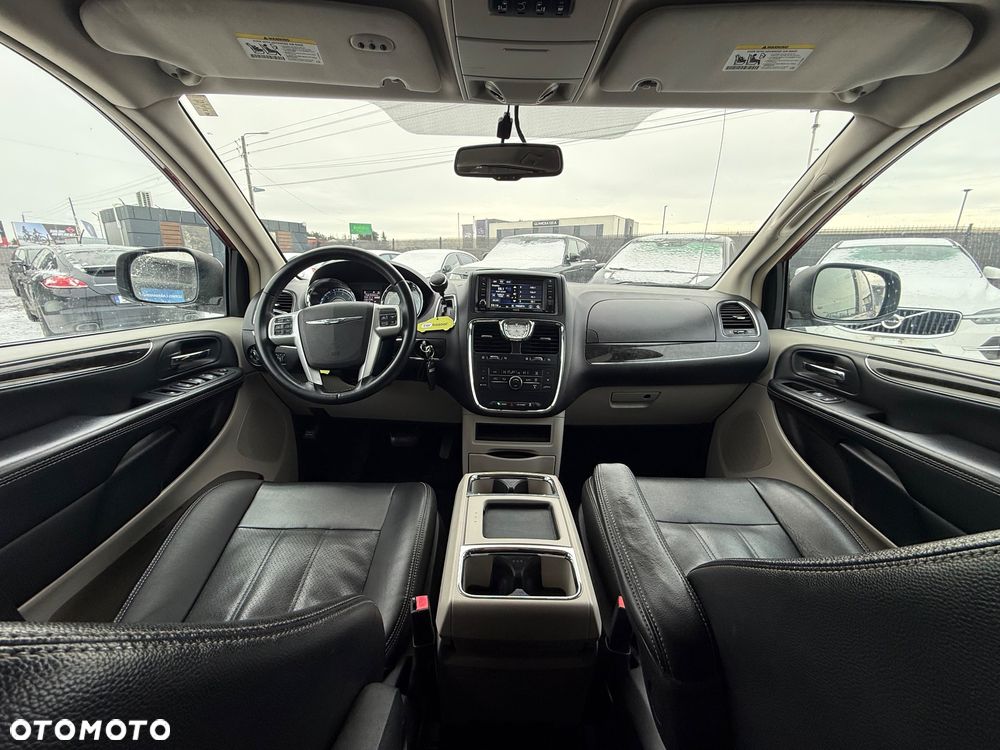 Chrysler Town & Country 3.6 Limited - 19