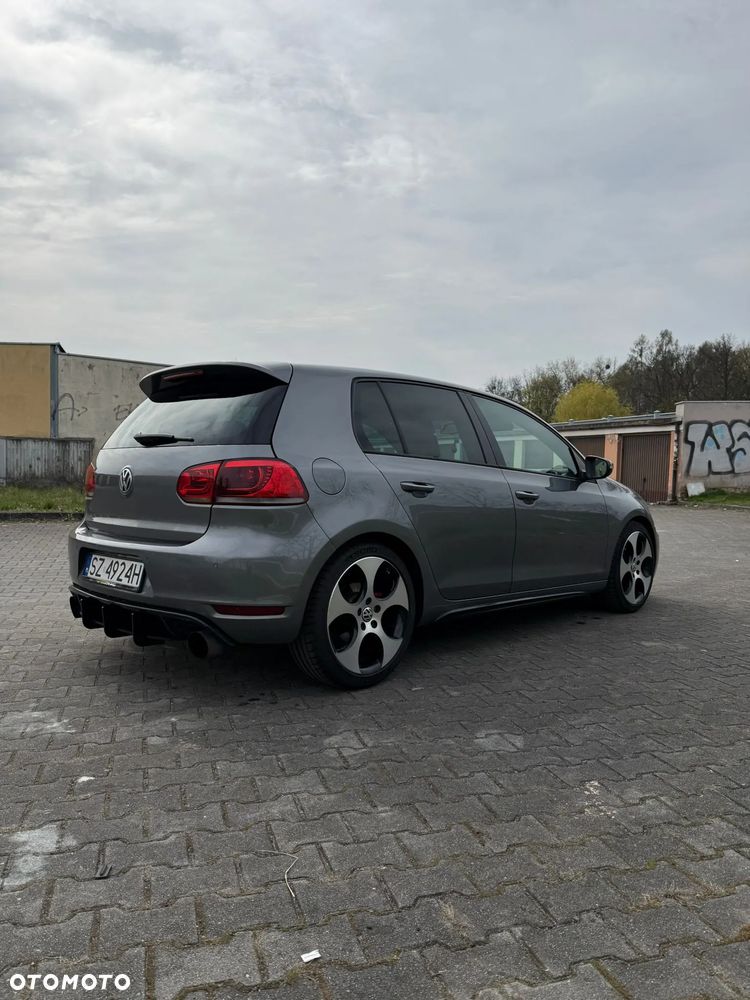 Volkswagen Golf 2.0 GTI - 8