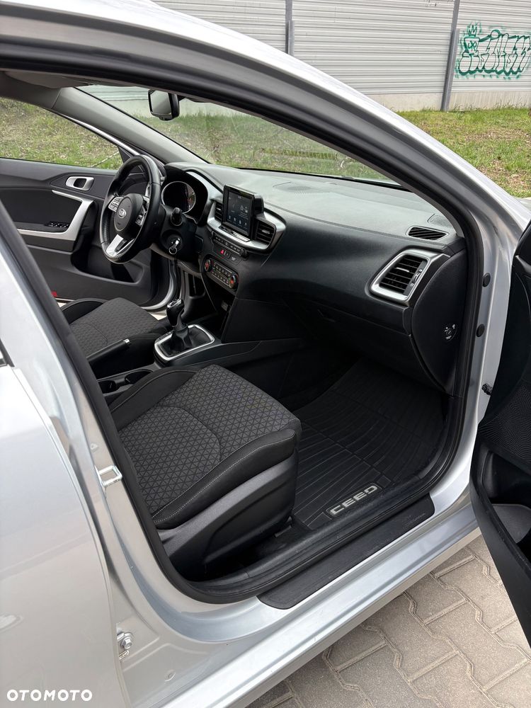 Kia Ceed 1.6 CRDi mHEV M - 19