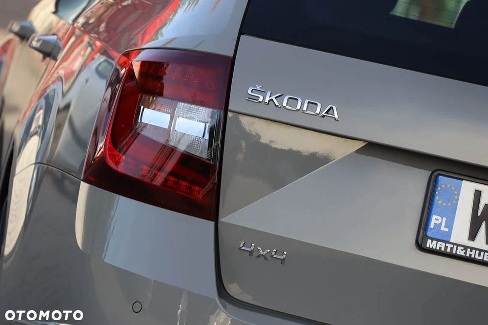 Skoda Octavia 2.0 TDI SCR 4x4 RS DSG - 20