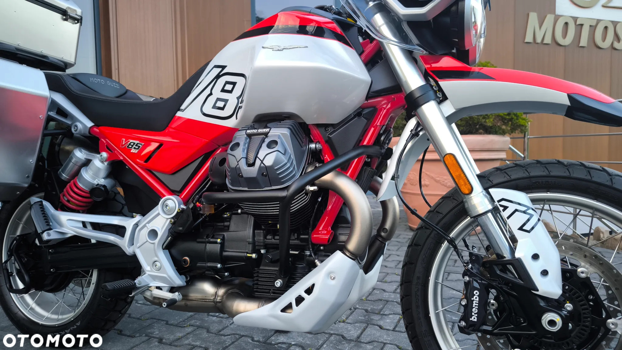 Moto Guzzi V85 - 21