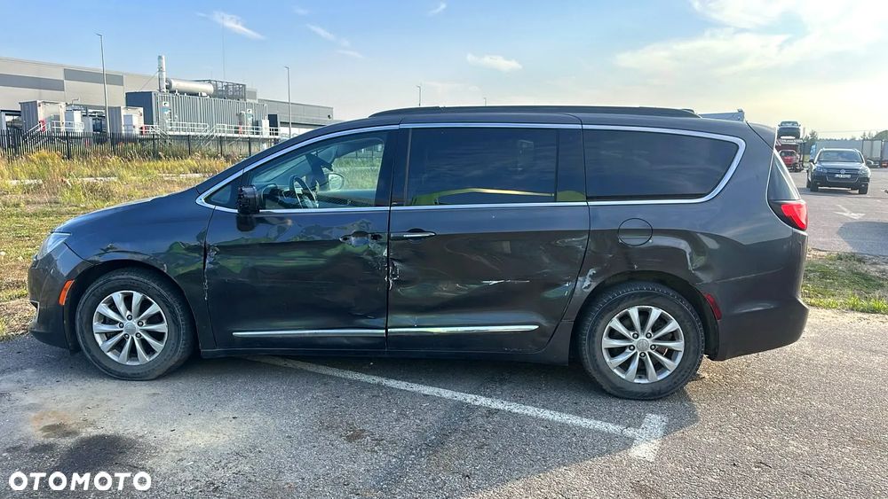Chrysler Pacifica - 6