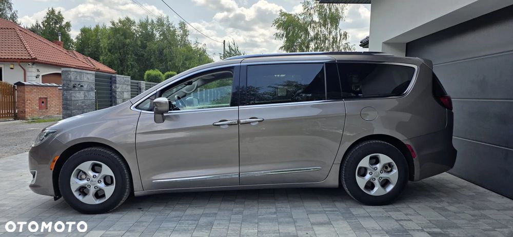 Chrysler Pacifica - 9
