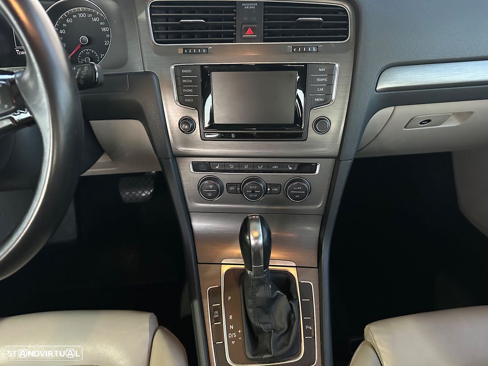 VW Golf 1.6 TDi Highline DSG - 30