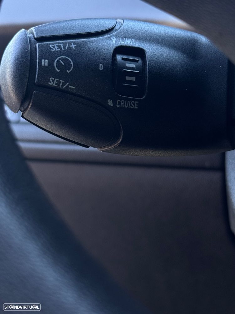 Peugeot 208 VAN - 17