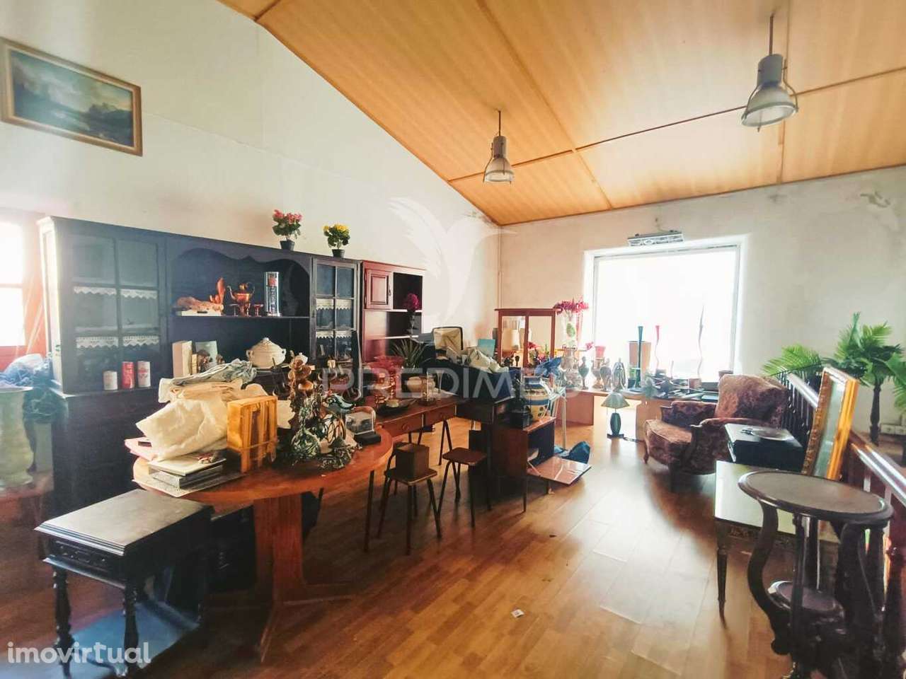 Prédio no centro de Caxarias - Grande imagem: 3/19