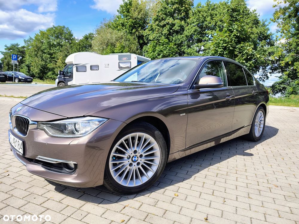 BMW Seria 3 320i Luxury Line - 4