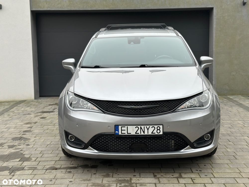 Chrysler Pacifica - 2