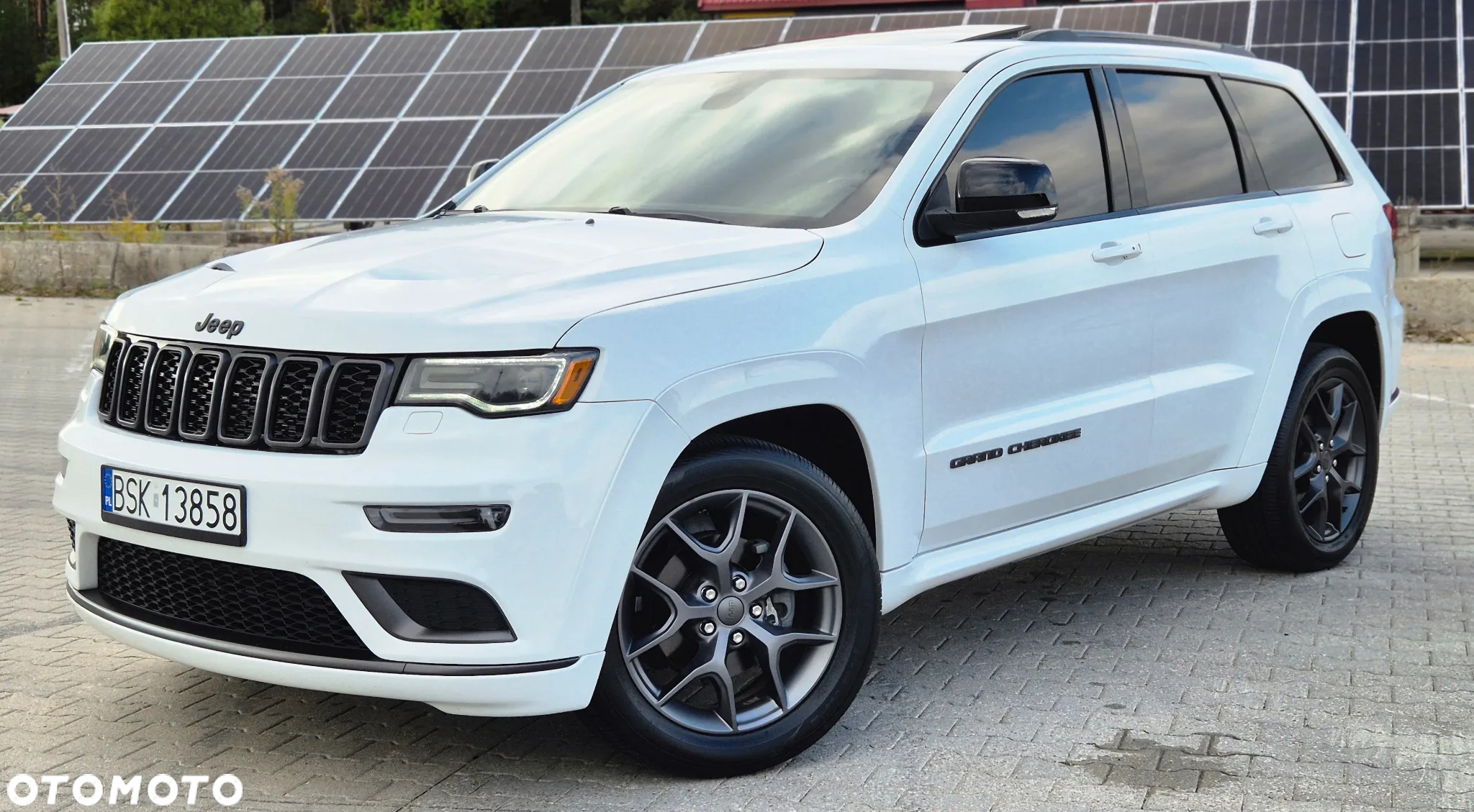 Jeep Grand Cherokee - 24