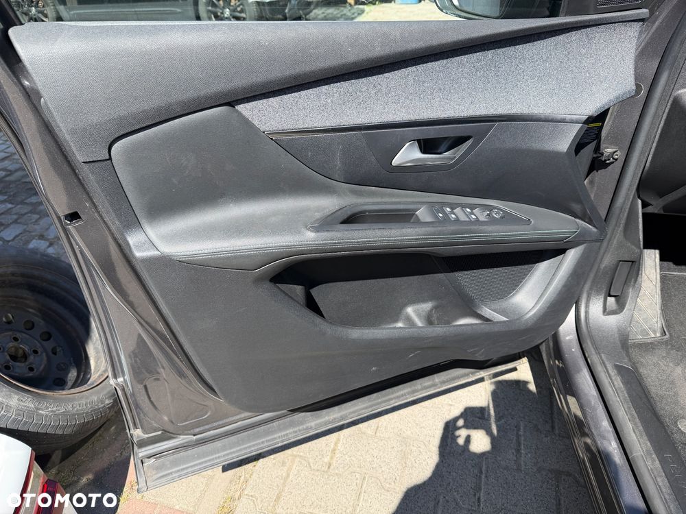 Peugeot 3008 BlueHDi 130 Stop & Start EAT8 Allure - 21
