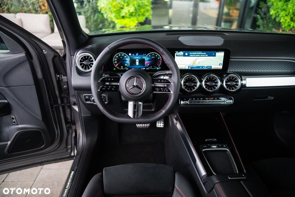 Mercedes-Benz GLB - 12