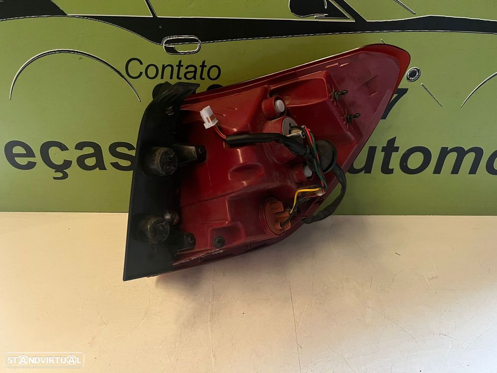 Kia Rio IV - FAROLIM STOP ESQUERDO - FT499 - 4