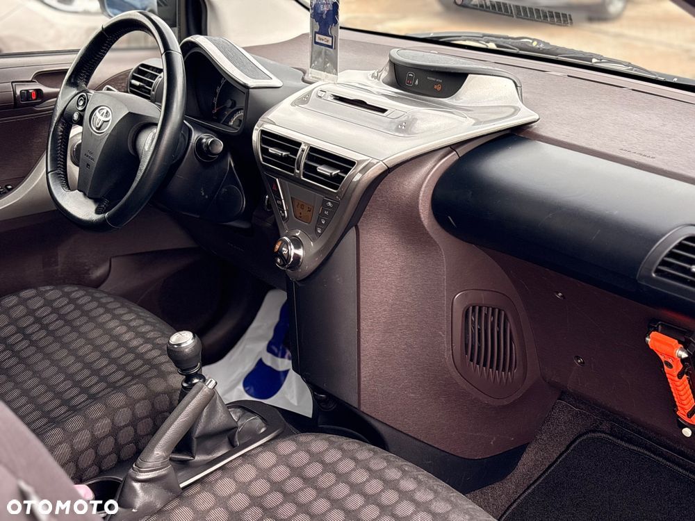 Toyota iQ 1.0 Sol - 24