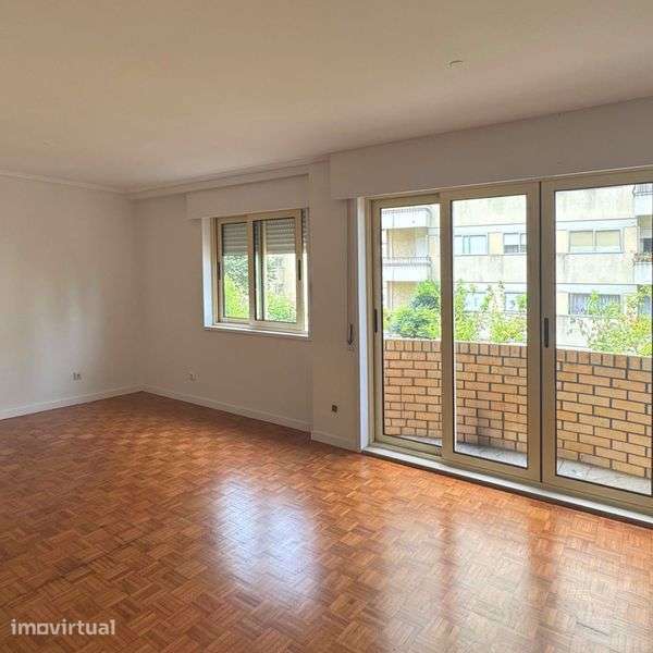 T3 renovado com garagem na Cooperativa dos Arquitectos, Porto - Grande imagem: 4/12