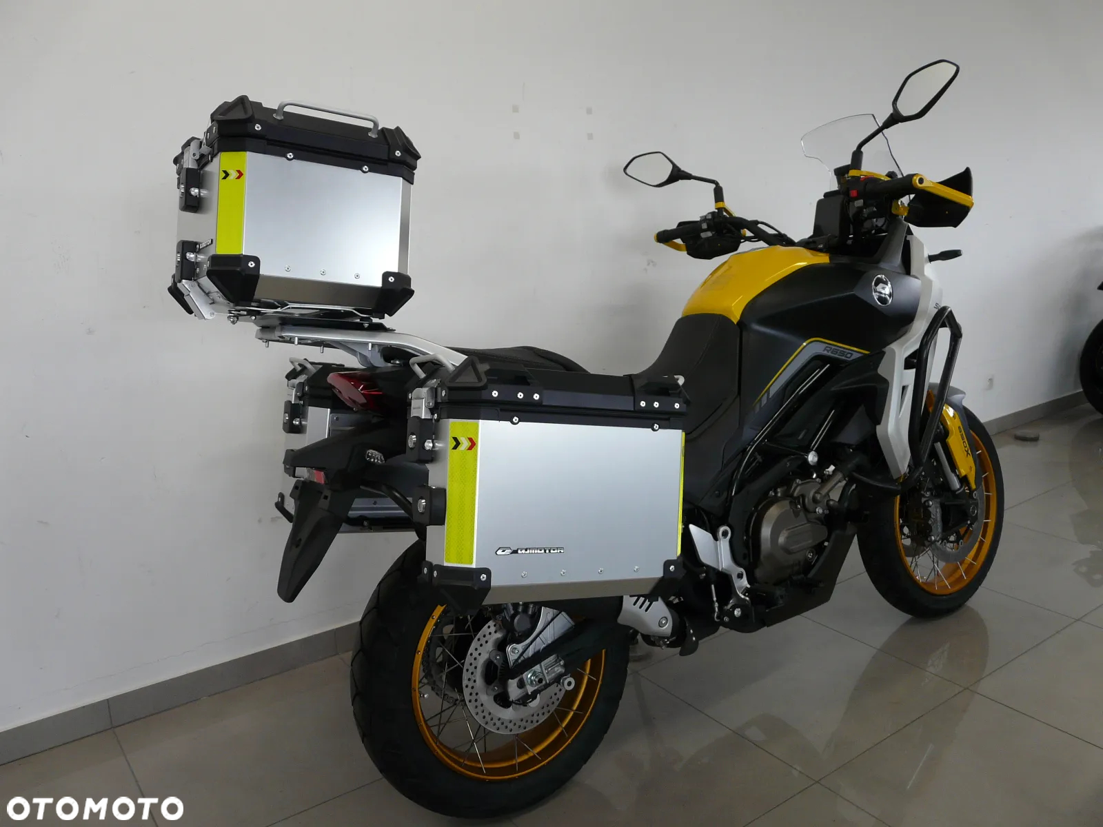 QJMOTOR SVT 650X - 14