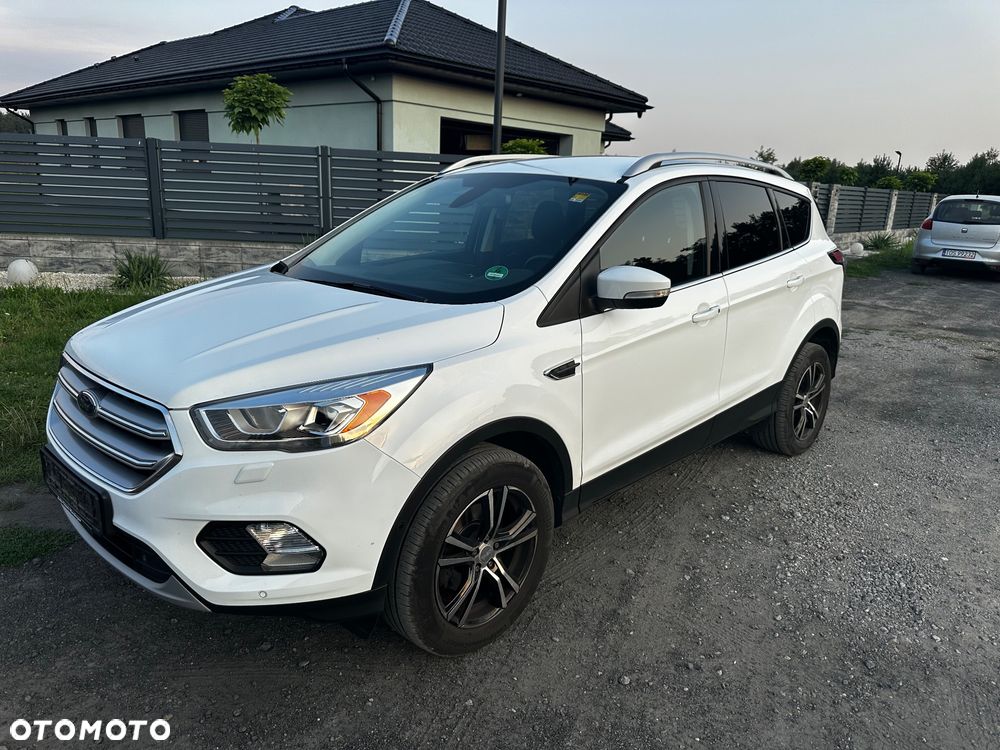 Ford Kuga 1.5 EcoBoost 2x4 Titanium - 1