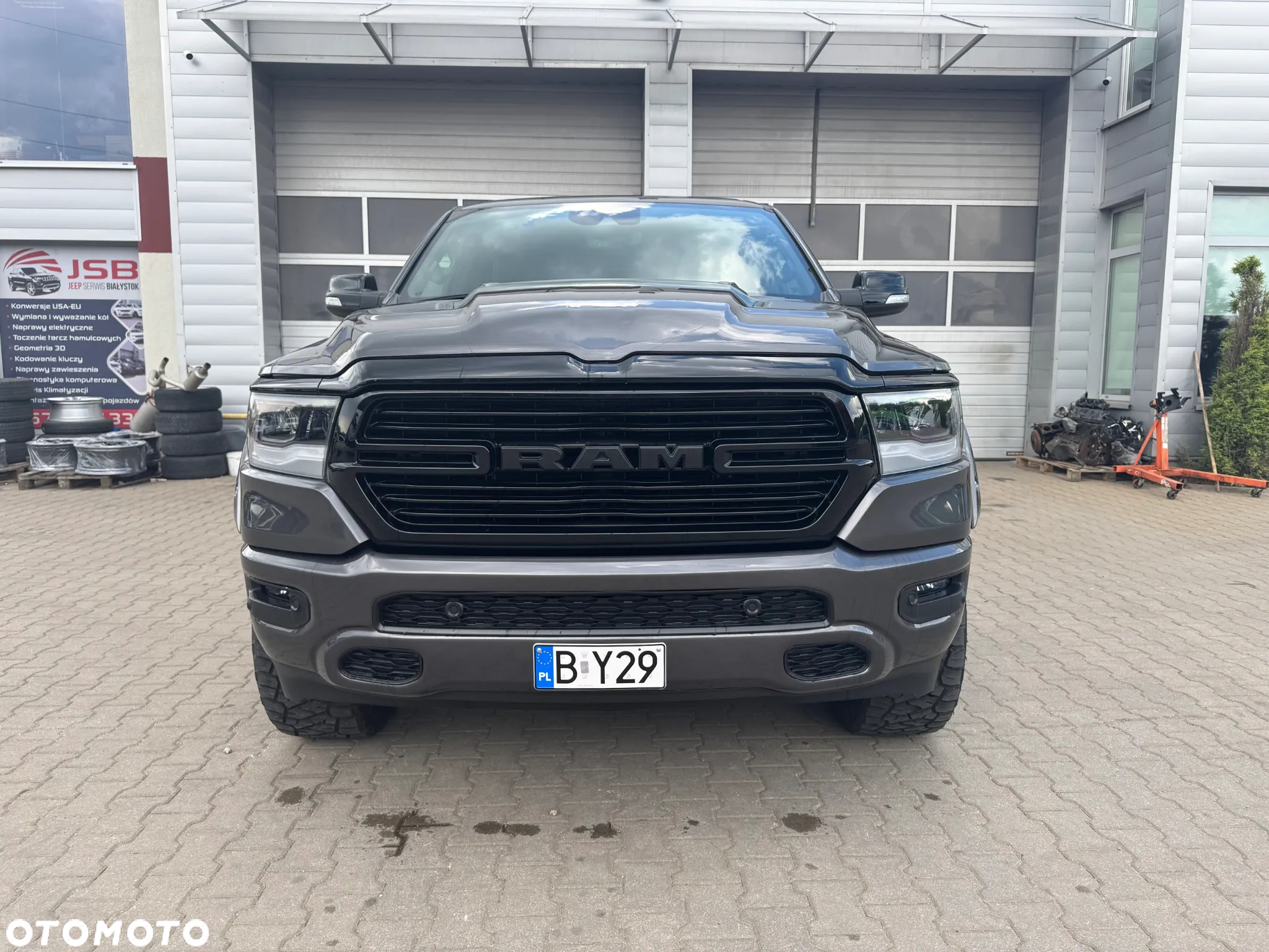 RAM 1500 Crew Cab Laramie - 11