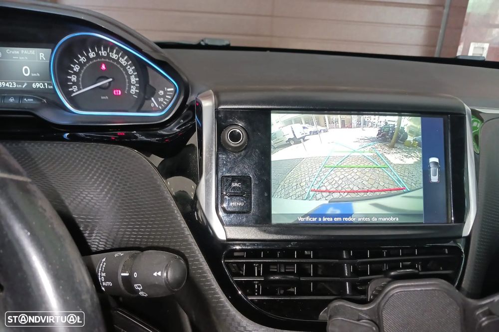 Peugeot 2008 1.2 PureTech Allure EAT6 - 8