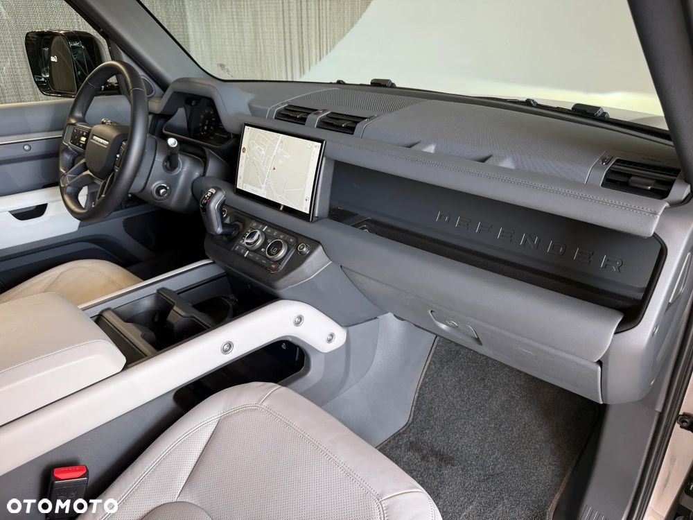 Land Rover Defender 3.0 D250 mHEV X-Dynamic HSE - 10