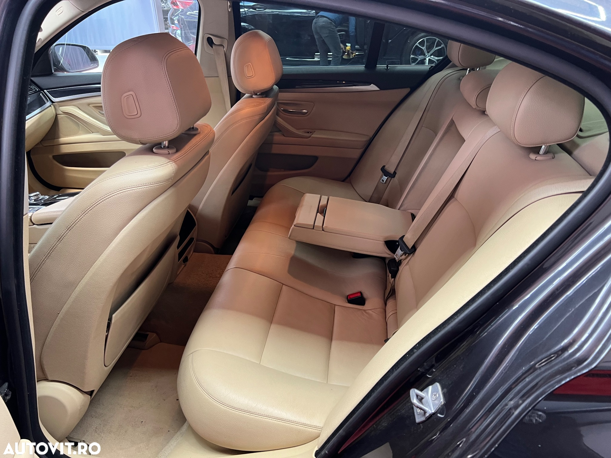 BMW Seria 5 520d - 14