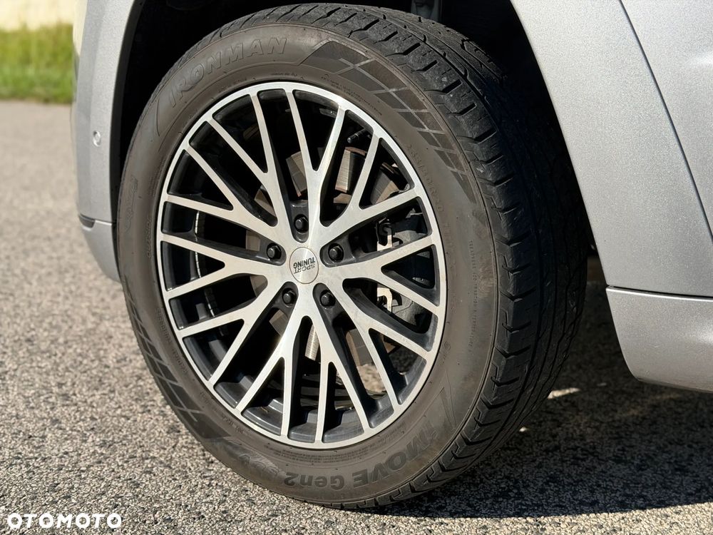 Jeep Grand Cherokee 5.7 V8 HEMI Overland Summit - 11