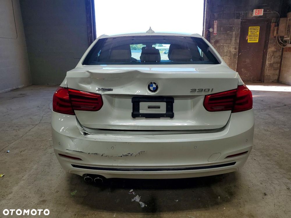 BMW Seria 3 330i xDrive - 7