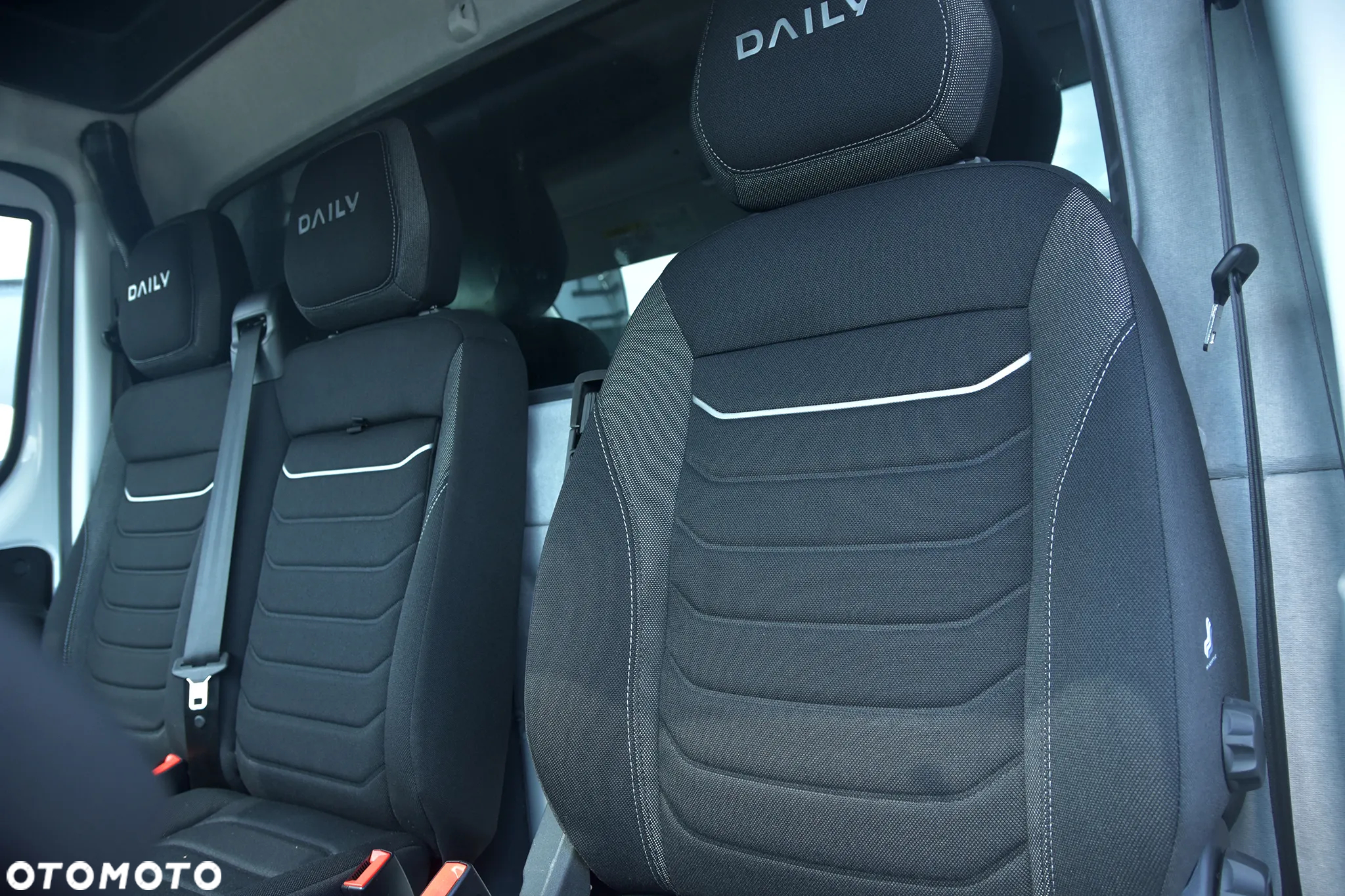 Iveco Daily zabudowa 10EP międzynarodowa kabina sypialna - 6