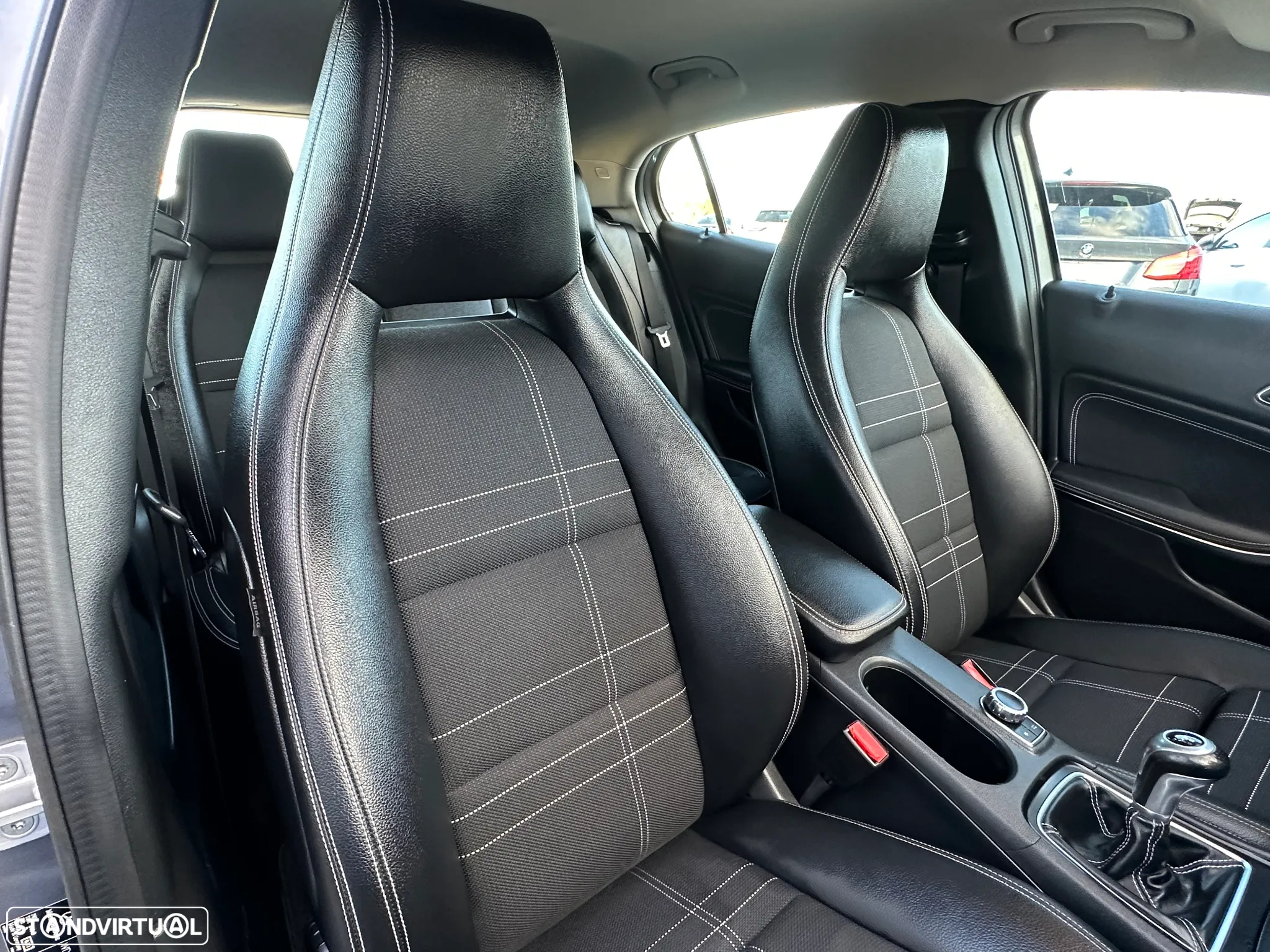 Mercedes-Benz GLA 180 d Urban - 36