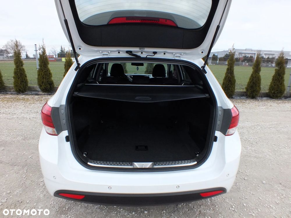 Hyundai i40 i40cw 1.6 Fifa World Cup Edition - 16