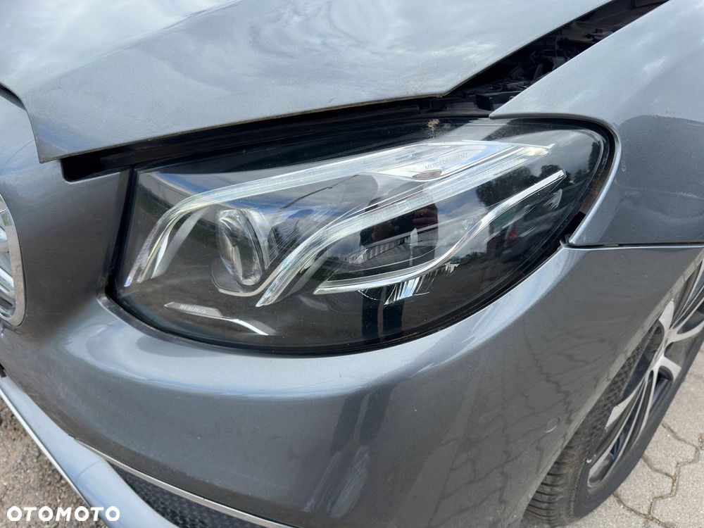 Mercedes-Benz Klasa E 300 de Business Edition - 4