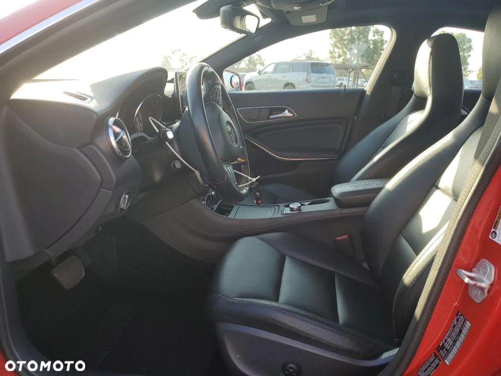 Mercedes-Benz CLA 250 7G-DCT - 7