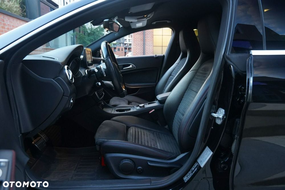 Mercedes-Benz CLA 200 7G-DCT AMG Line - 17