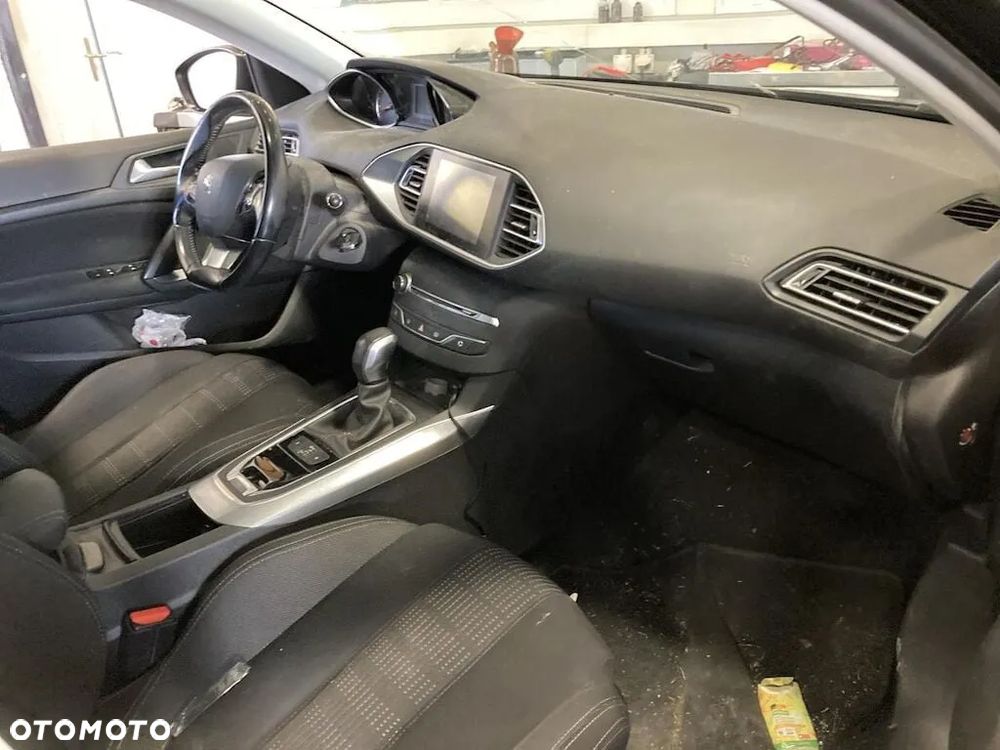 Peugeot 308 1.2 PureTech Allure S&S - 12