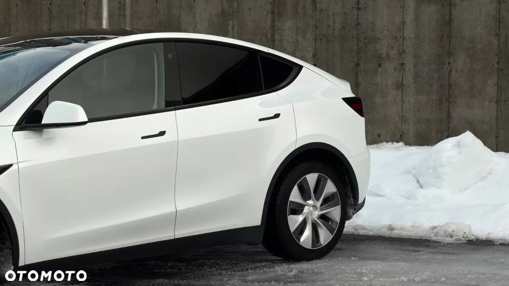 Tesla Model Y Long Range Dual Motor AWD - 2