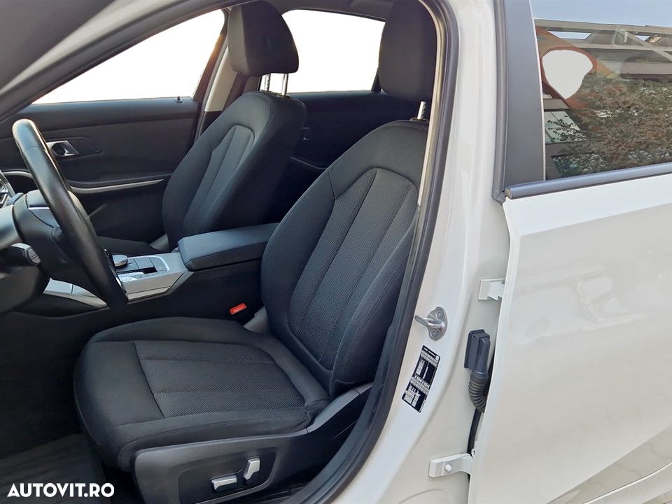 BMW Seria 3 318i AT - 14