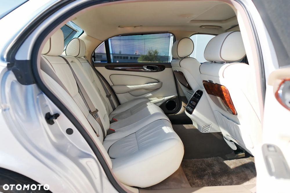 Jaguar XJ XJ8 4.2 LWB High - 36