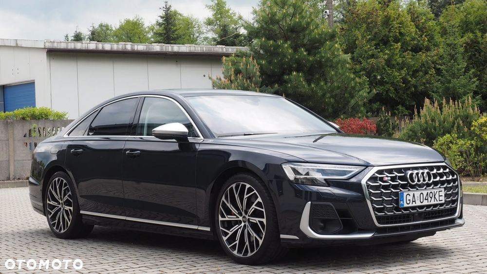 Audi S8 - 2