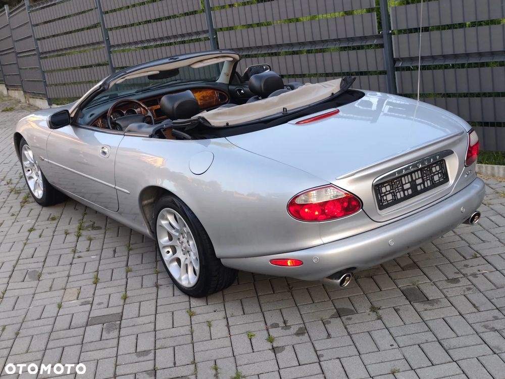 Jaguar XK8 - 22